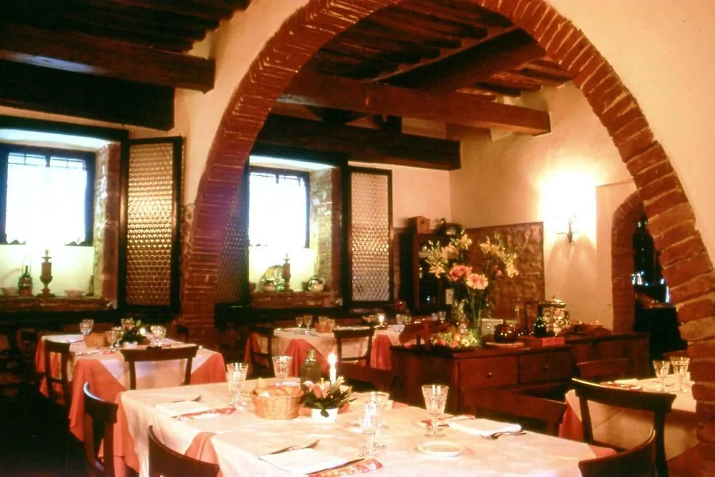 Antico Convento Santa Chiara 3*, سارتيانو